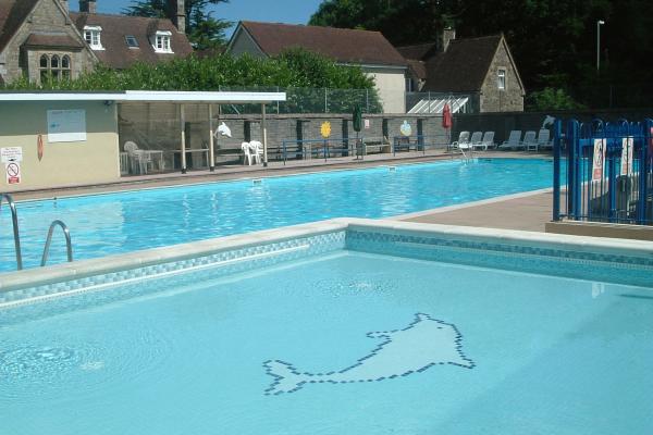 Bovey Tracey Swimming Pool image 1